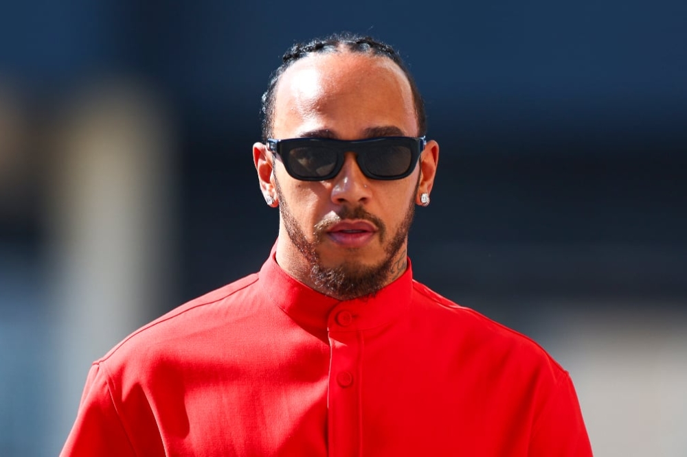 3 000 cadeaux identiques, Lewis Hamilton n’a pas rigolé