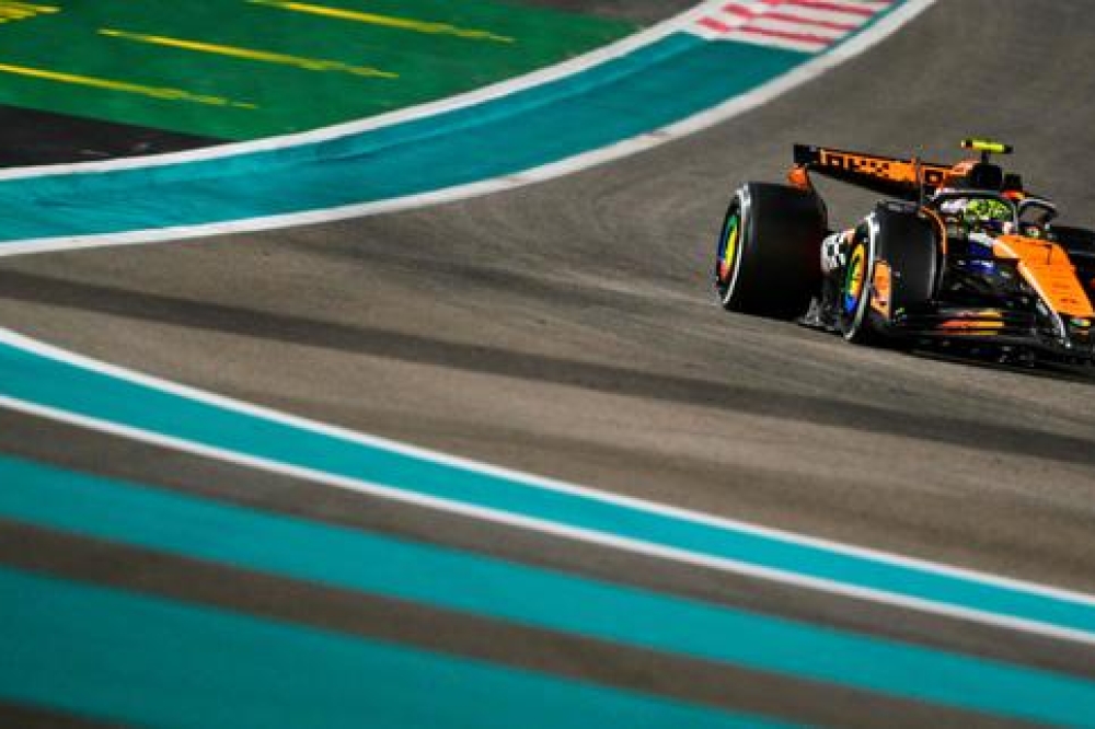 Formule 1 : Lando Norris remporte le dernier Grand Prix de l’année et offre le titre constructeur à McLaren