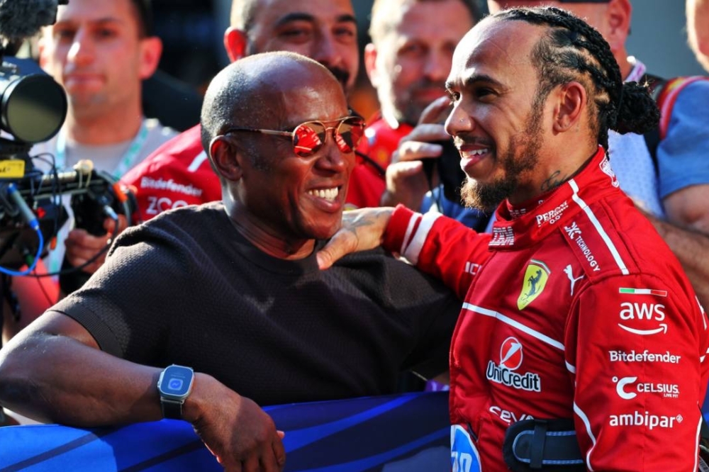 Lewis Hamilton n'en revient pas : P1 avec une voiture rouge, quel choc !