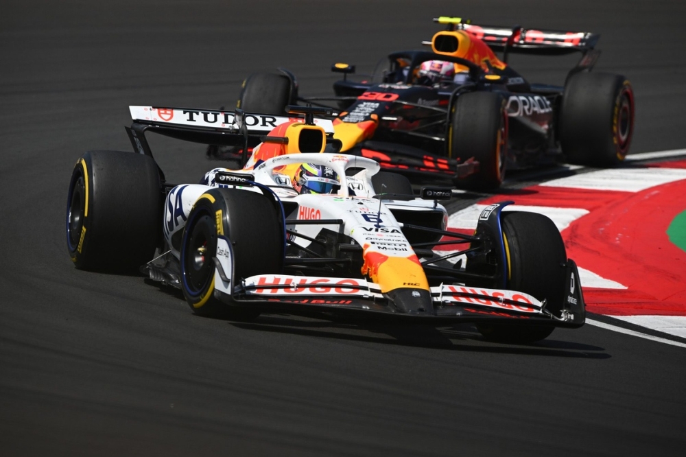 Verstappen défend Lawson : 
