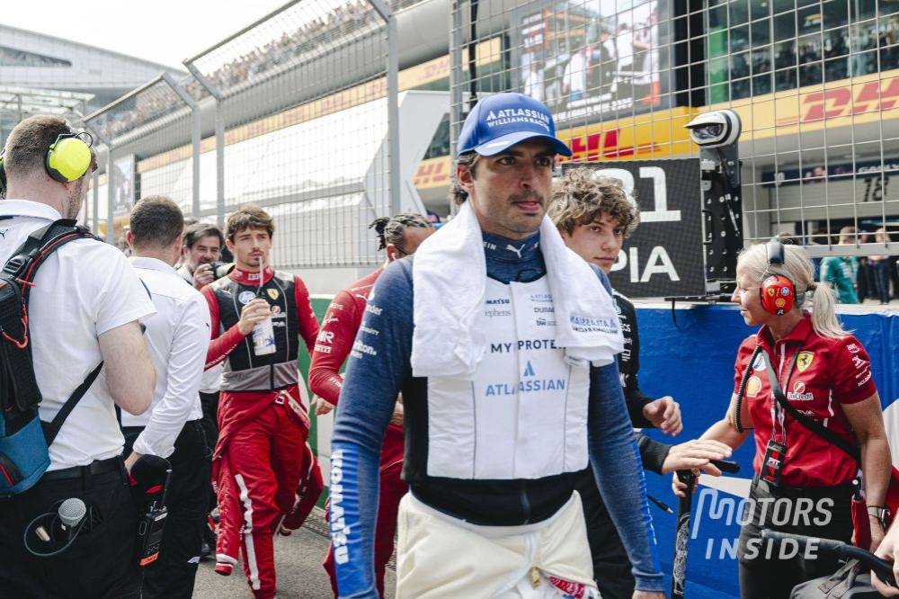 Un retard de cinq secondes qui coûte 10 000 € : Carlos Sainz dénonce une amende excessive