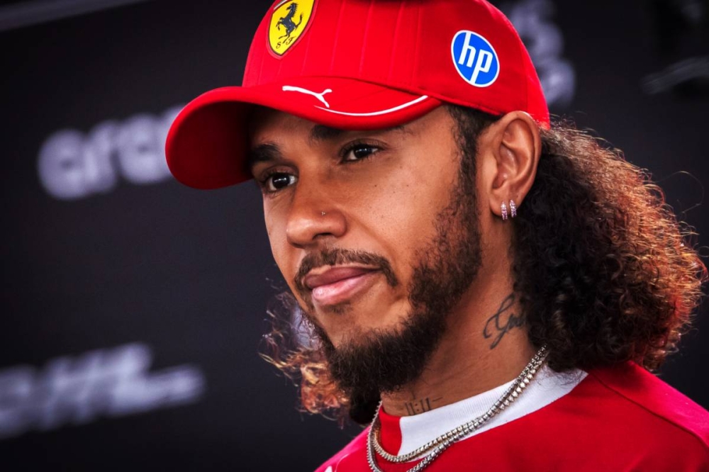 Ferrari confie les clés du renouveau à Lewis Hamilton avec une évolution majeure à Bahreïn