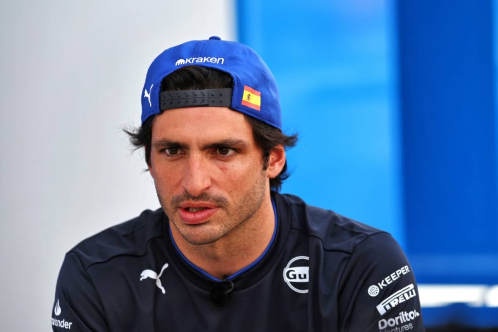 Gros mot de Carlos Sainz : la FIA surprend tout le monde