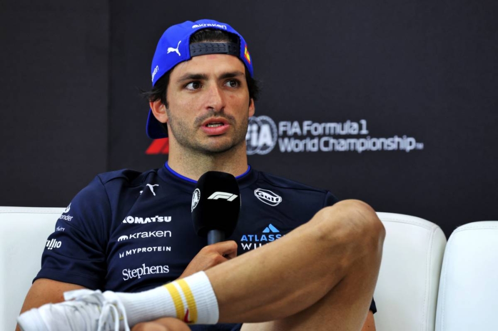 Carlos Sainz dans la tourmente : une pause toilette qui pourrait lui coûter (très) cher