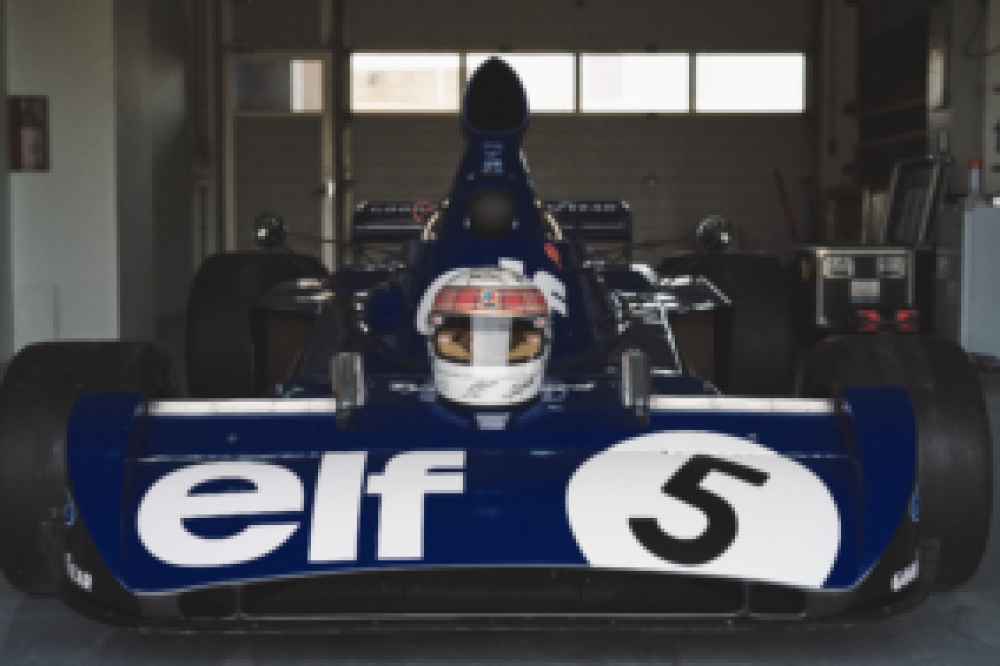 Sir Jackie Stewart a repris le volant d’une F1 à Bahreïn