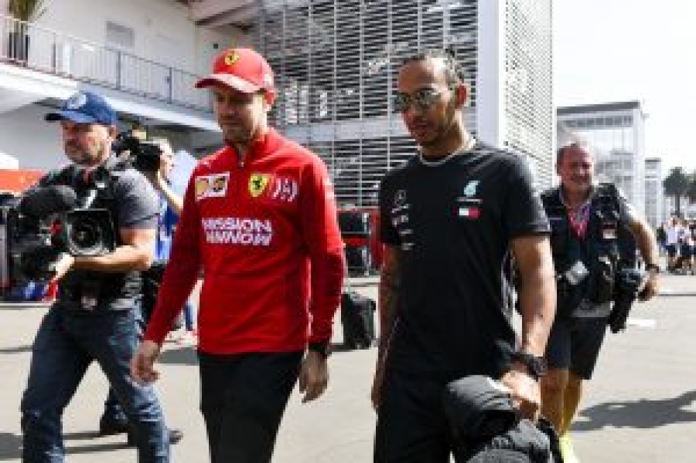 Sebastian Vettel prend la défense de Lewis Hamilton « Il travaille très dur » avec Ferrari