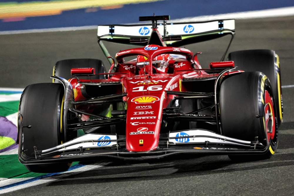 Charles Leclerc vise le coup d’éclat à Djeddah, Lewis Hamilton frôle la sanction