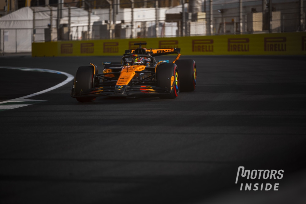 Piastri S'impose en Arabie Saoudite, Verstappen Puni pour un Coup de Force