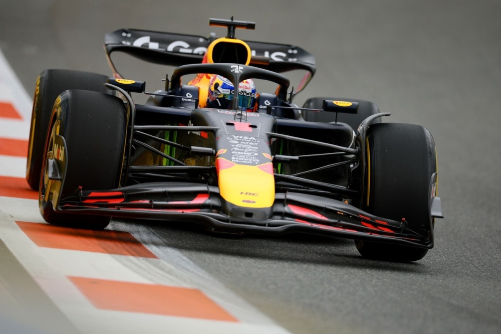 Chaleur et sous-virage incitent Verstappen à 