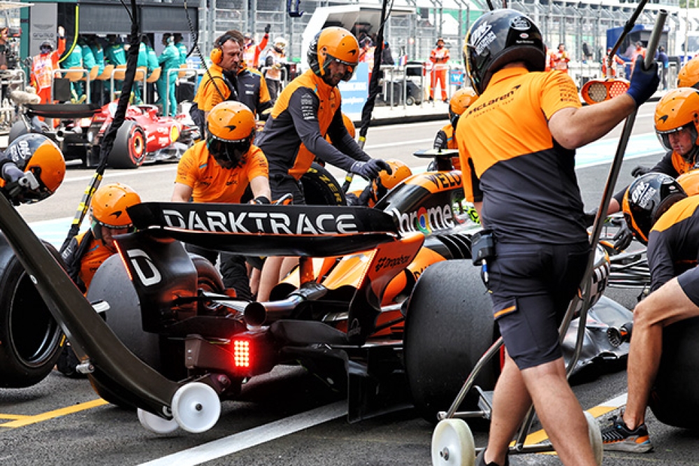 Comment McLaren préserve ses pneus : Red Bull enquête... et Brown se moque