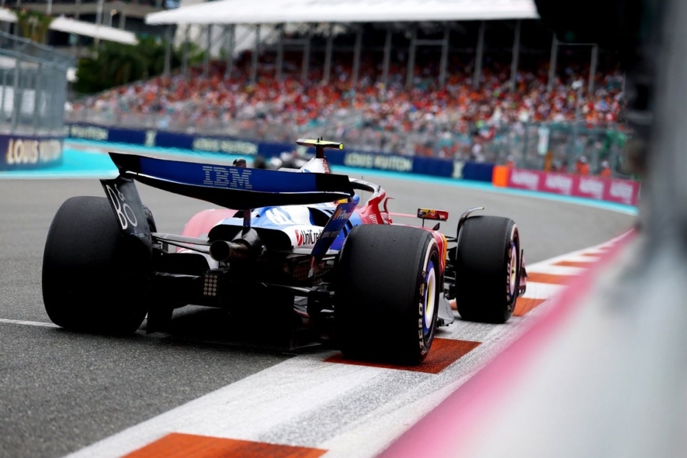 Pourquoi Hamilton n'a pas été sanctionné pour l'accrochage avec Sainz