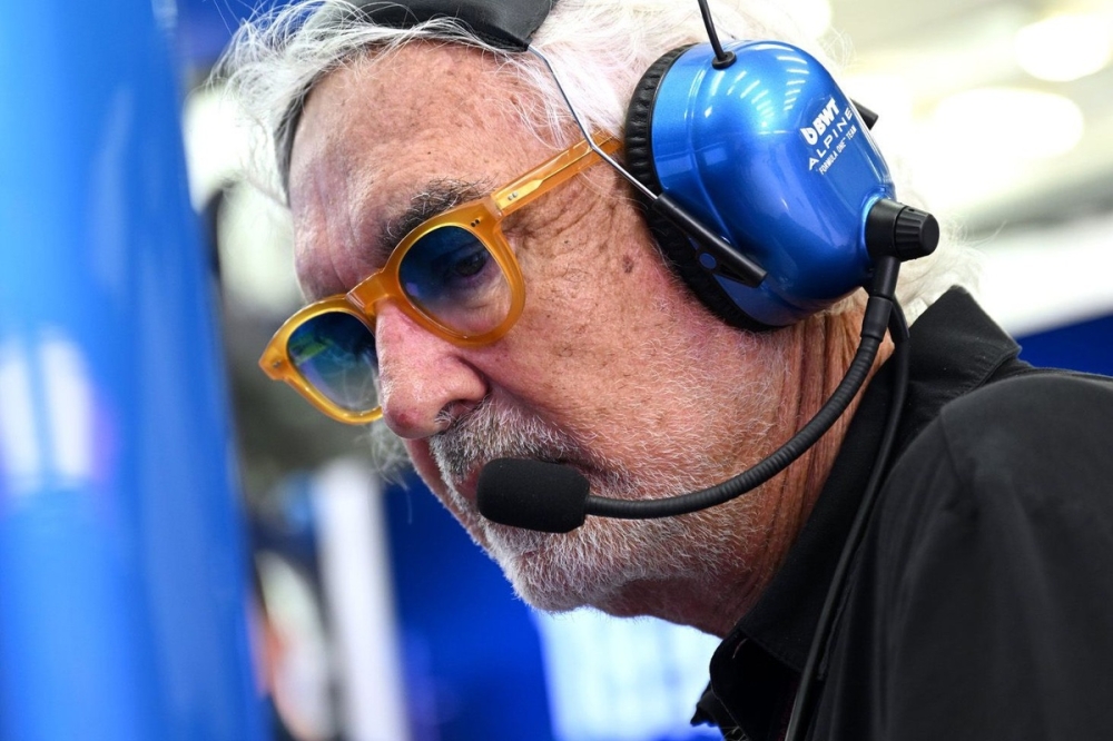 Gasly salue un Briatore qui 