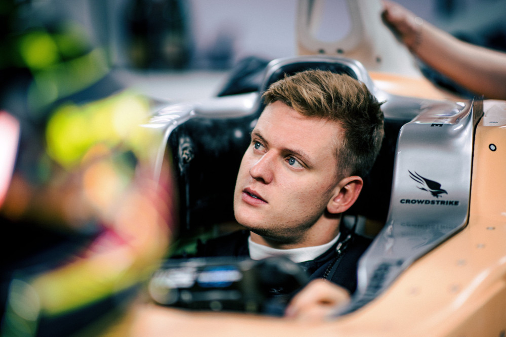 Mick Schumacher s'entoure de Dirk Müller pour revenir en F1