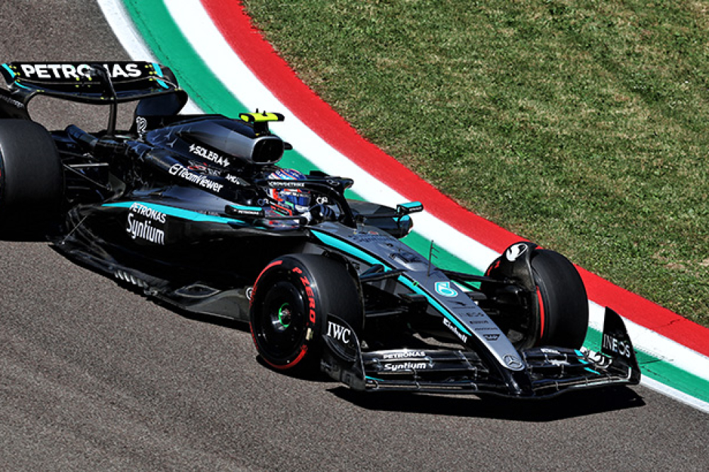 Mercedes contre-attaque à Imola : une W16 revue pour défier McLaren