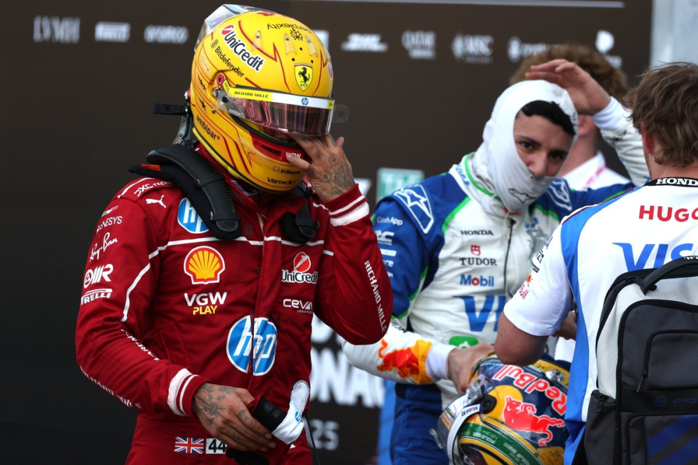 Hamilton pénalisé sur la grille après avoir gêné Verstappen