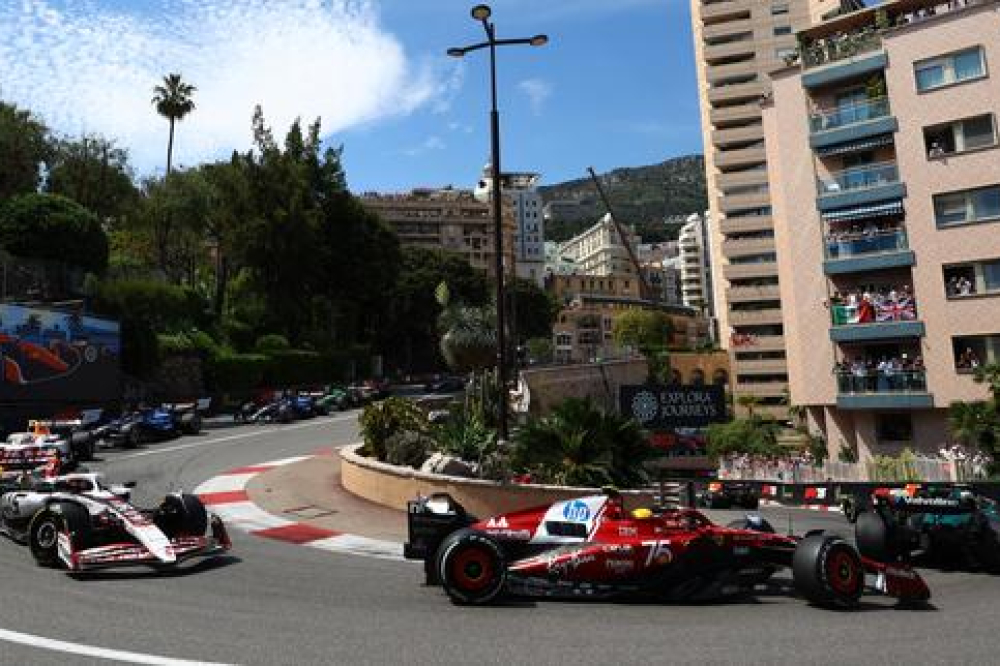 Au Grand Prix de Monaco, loin derrière le vainqueur Lando Norris, la rude bagarre des pilotes de l’arrière : « Dix ans que je cravache dur »