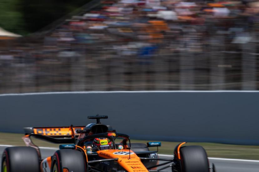 Oscar Piastri place à son tour sa McLaren en tête des essais libres 2 à Barcelone