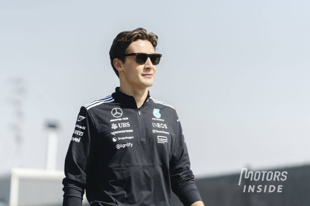 George Russell laisse entendre qu'il sera toujours un pilote Mercedes en 2026