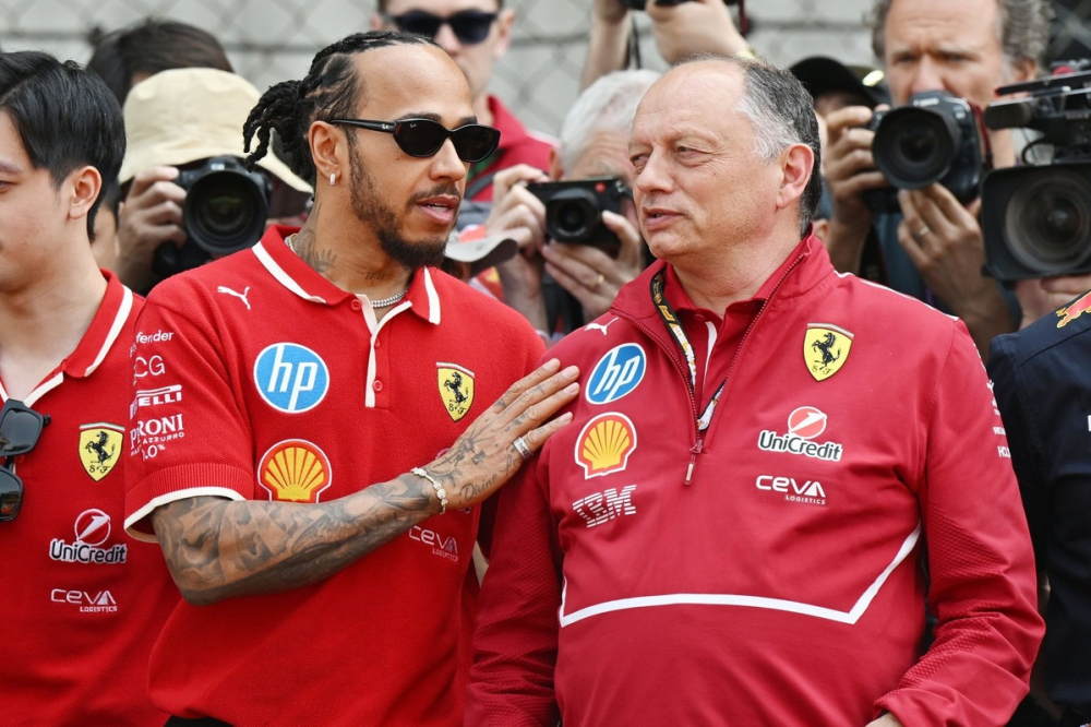 Hamilton défend Vasseur sur fond de rumeurs d'éviction de Ferrari