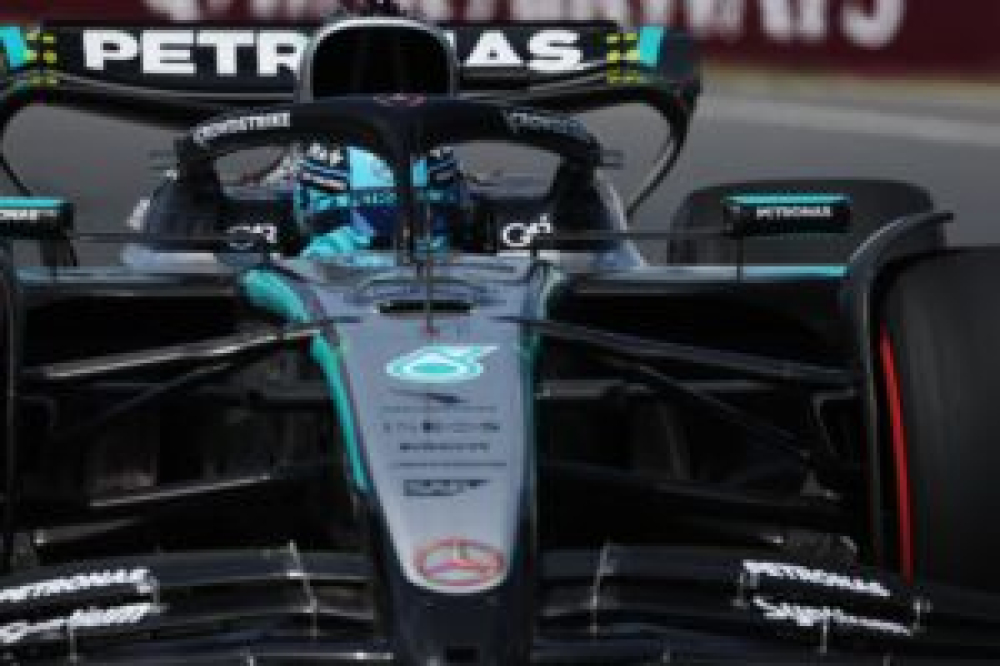 Russell ironise sur la situation de Verstappen : « J’ai encore quelques points sur mon permis »