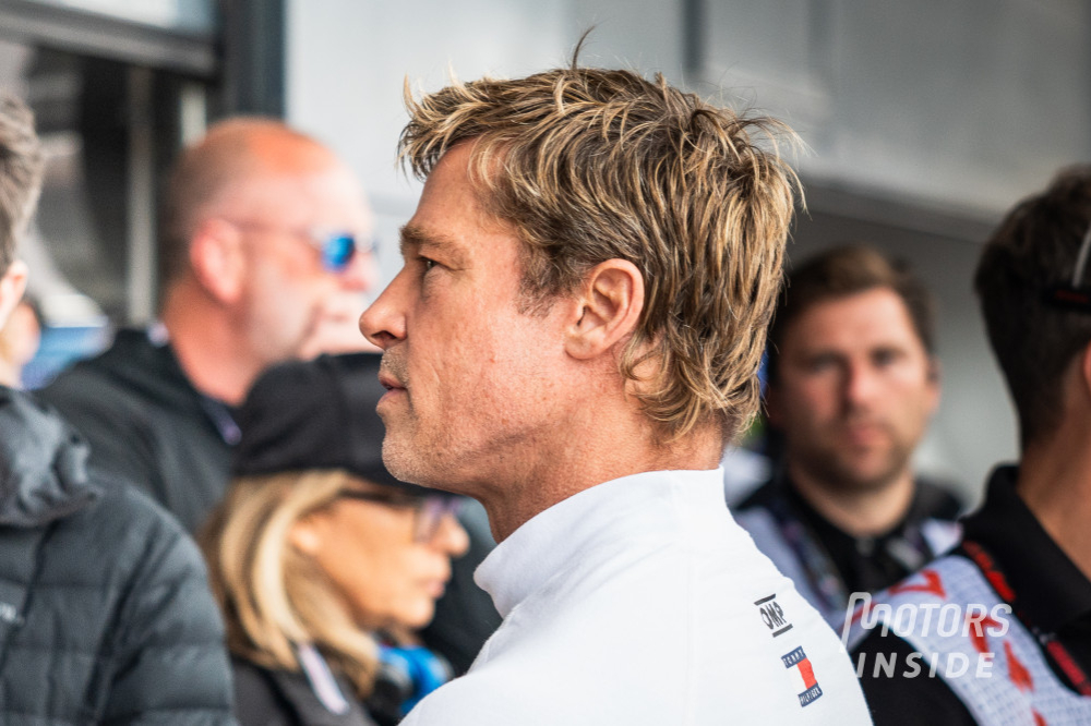 Brad Pitt prend le volant d'une McLaren F1 à Austin