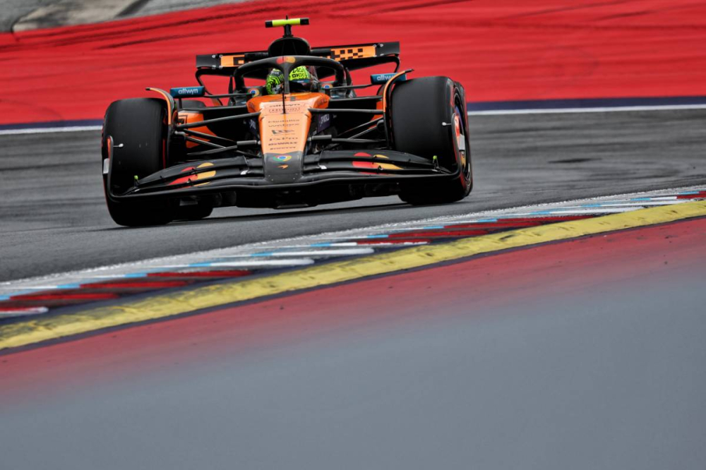 Lando Norris frappe fort lors des EL2 en Autriche : McLaren au sommet, Verstappen en embuscade