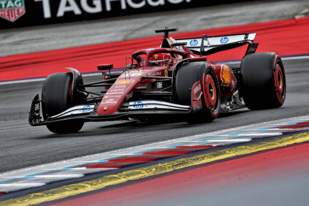 Charles Leclerc vise les sommets, Lewis Hamilton s’enlise : ambiance contrastée en EL à Spielberg