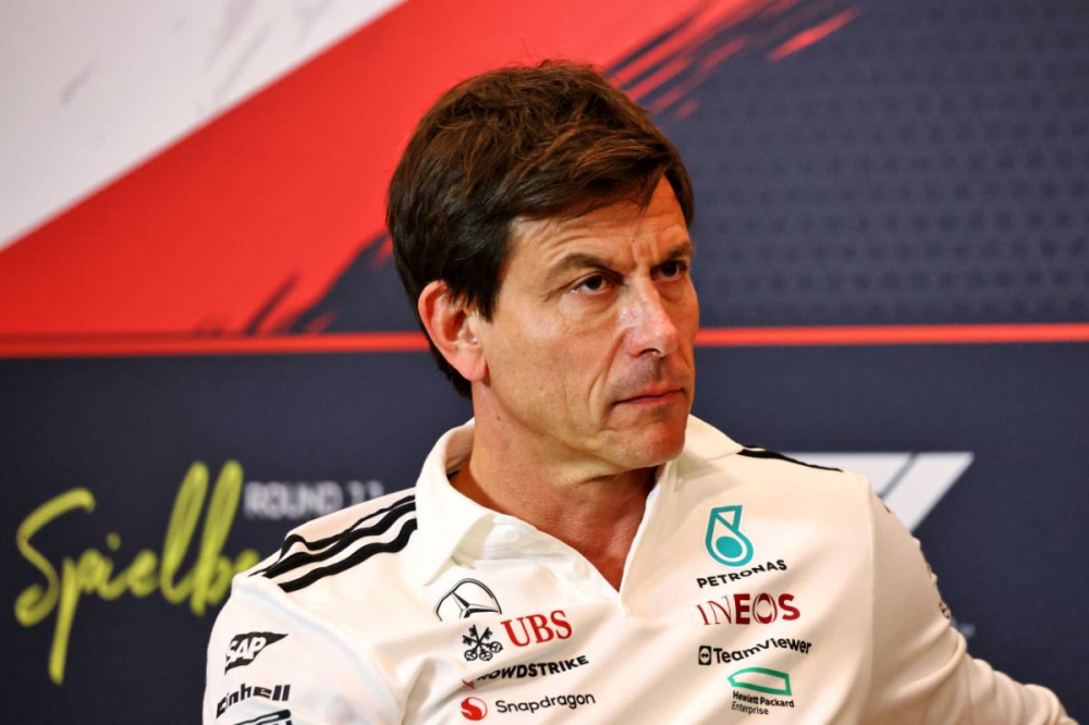 Règlement 2026 : Toto Wolff calme le jeu face aux critiques de Leclerc et Red Bull