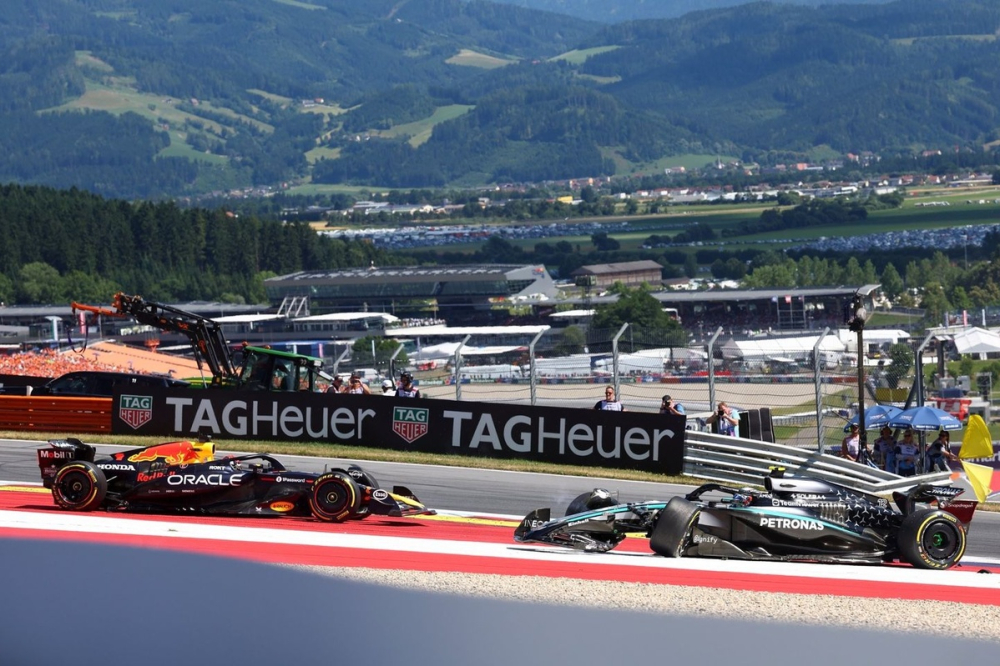 Antonelli accroche Verstappen : 
