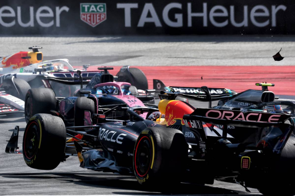 Christian Horner dézingue Mercedes après l’abandon de Verstappen