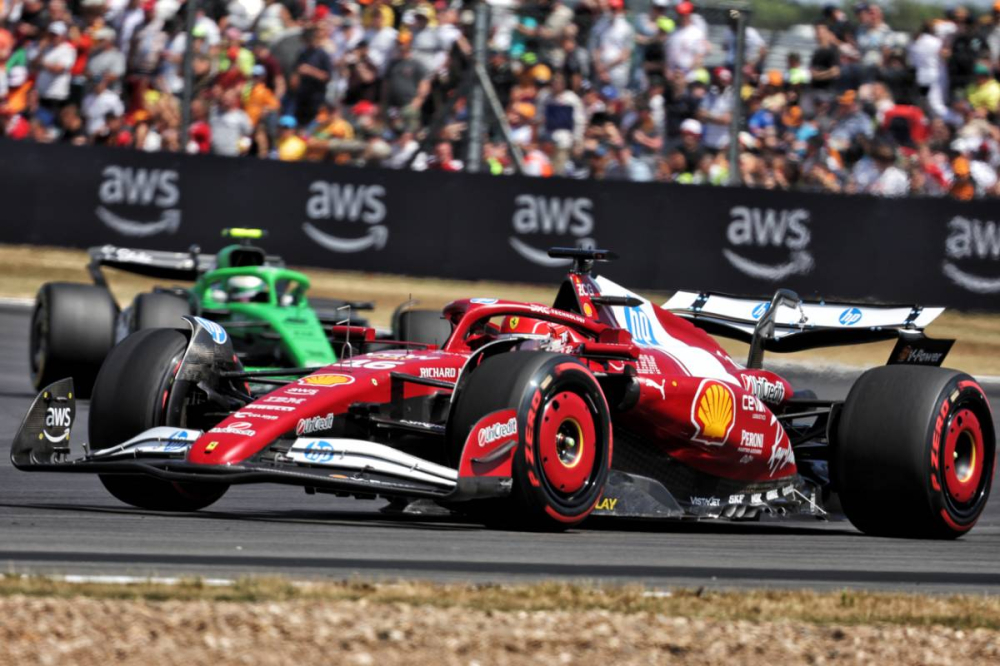 Charles Leclerc frappe fort lors des EL3 à Silverstone : deux drapeaux rouges perturbent la séance