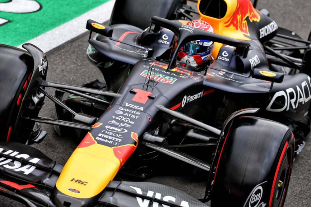 Max Verstappen en pole à Silverstone : les McLaren à ses trousses !