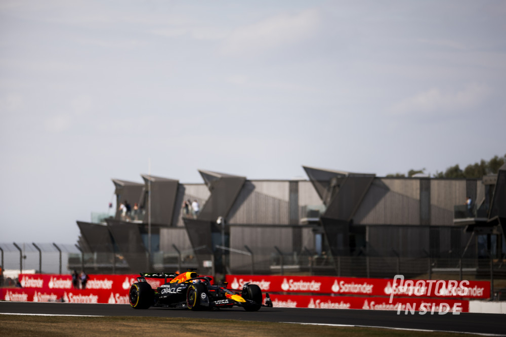 Max Verstappen surpris par la pénalité d'Oscar Piastri : 