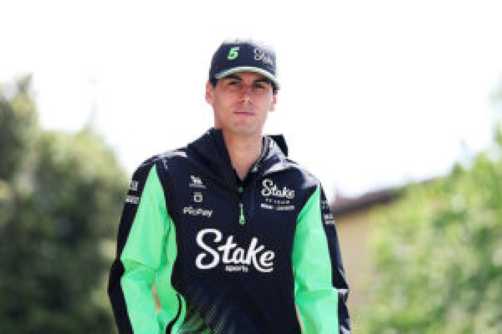 Gabriel Bortoleto rend hommage à Nico Hülkenberg après son premier podium en F1