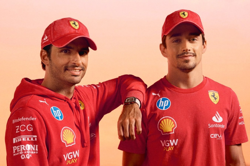 Sainz et Leclerc aux couleurs du Desert Sun