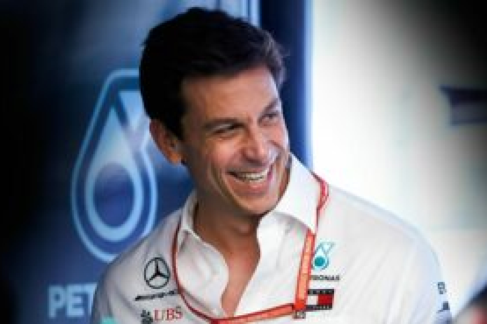Quand Toto Wolff admet avoir giflé Kimi Räikkönen pour défendre George Russell !