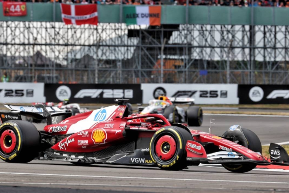 Charles Leclerc accablé par le problème “très étrange” qui plombe la Ferrari