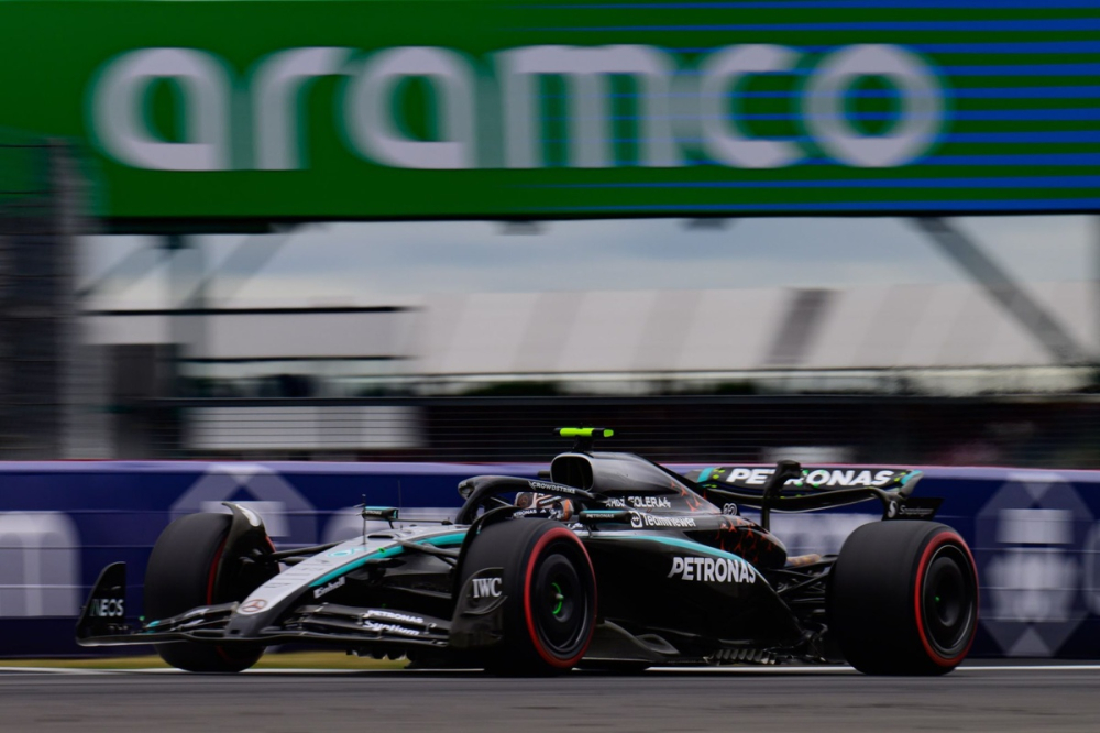 Mercedes cherche pourquoi Antonelli perd l'équilibre