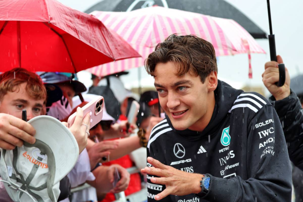 Mercedes sommée de ne pas sacrifier George Russell pour Verstappen : l’appel de Jenson Button