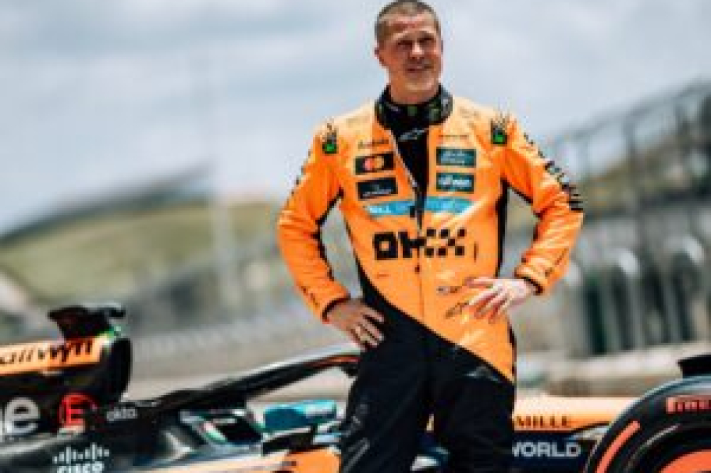 Vidéo – Brad Pitt pilote une F1 de l’équipe McLaren sur le Circuit des Amériques