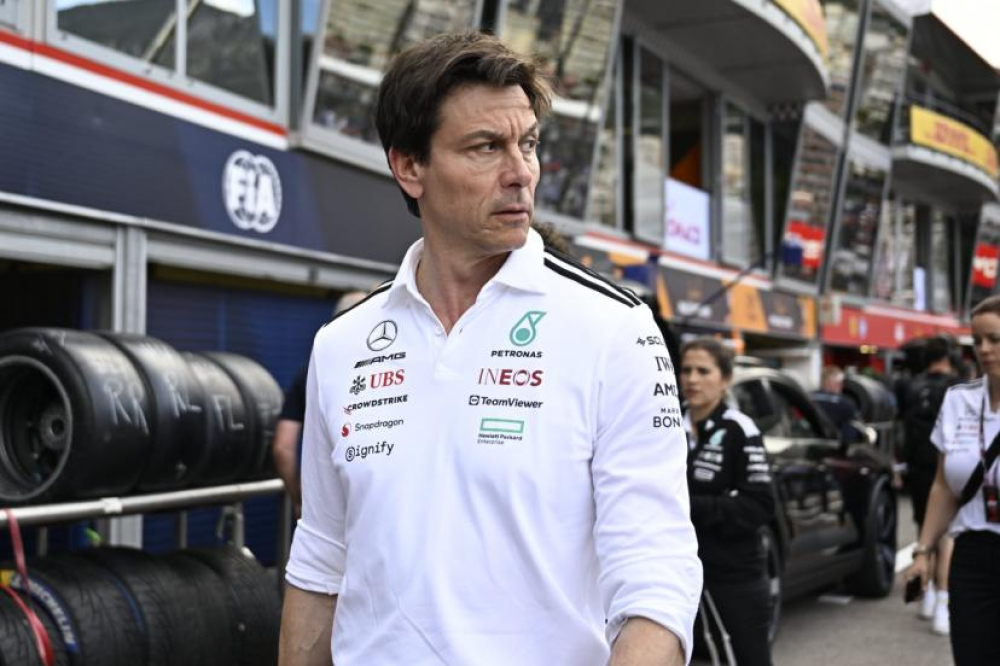 « Je ne pense pas qu'il y aura de grandes surprises » : Toto Wolff refroidit la piste Max Verstappen chez Mercedes