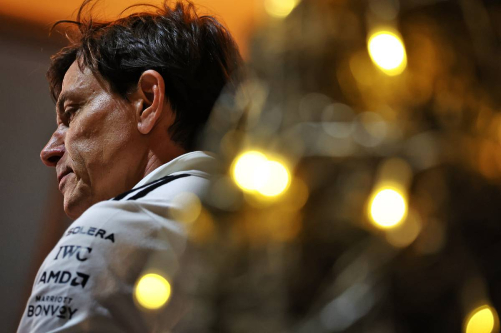 Mercedes vise 2026 sans Verstappen : Toto Wolff calme les rumeurs de transfert