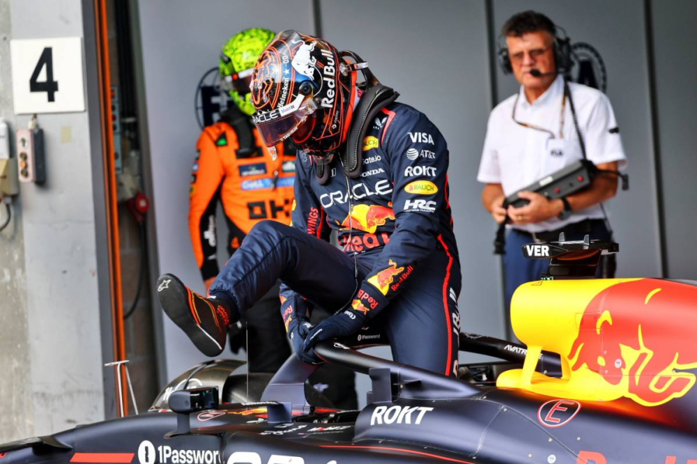 Max Verstappen sonné par McLaren : 