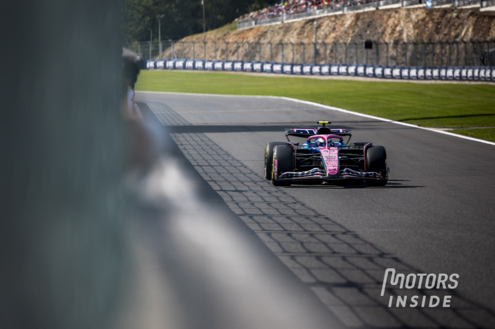 Franco Colapinto partira des stands lors du Sprint à Spa