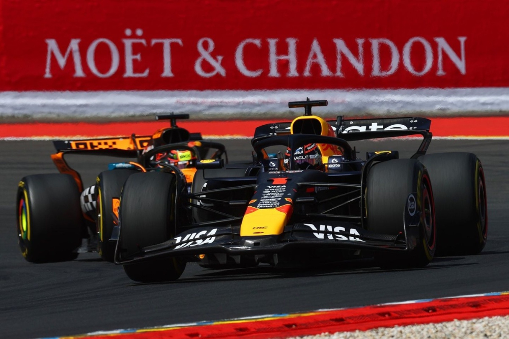 Sprint - Verstappen trop rapide pour Piastri et McLaren