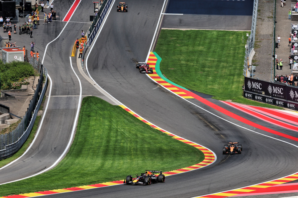 Verstappen a dû faire '15 tours de qualifications' pour battre les pilotes McLaren F1