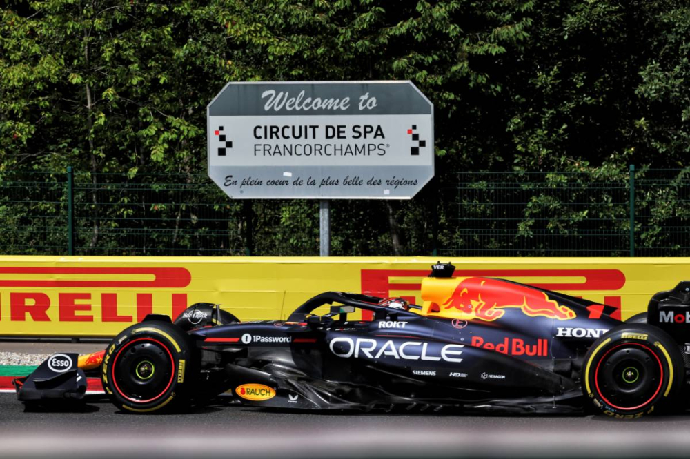 Sprint F1 à Spa : Max Verstappen triomphe face à un Piastri menaçant