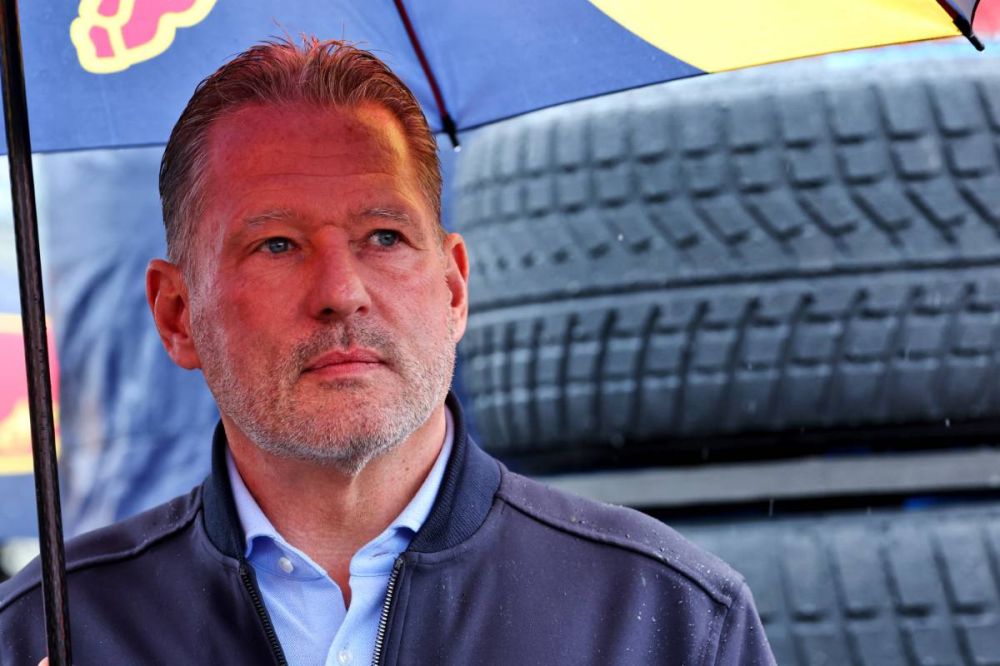 Red Bull secouée : Jos Verstappen réagit enfin à l’éviction de Christian Horner