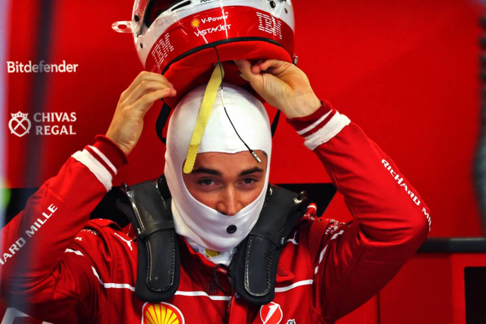 Charles Leclerc domine Hamilton et s’impose comme le vrai patron chez Ferrari