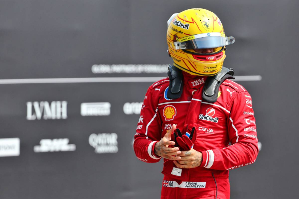 Lewis Hamilton se détruit en direct : 